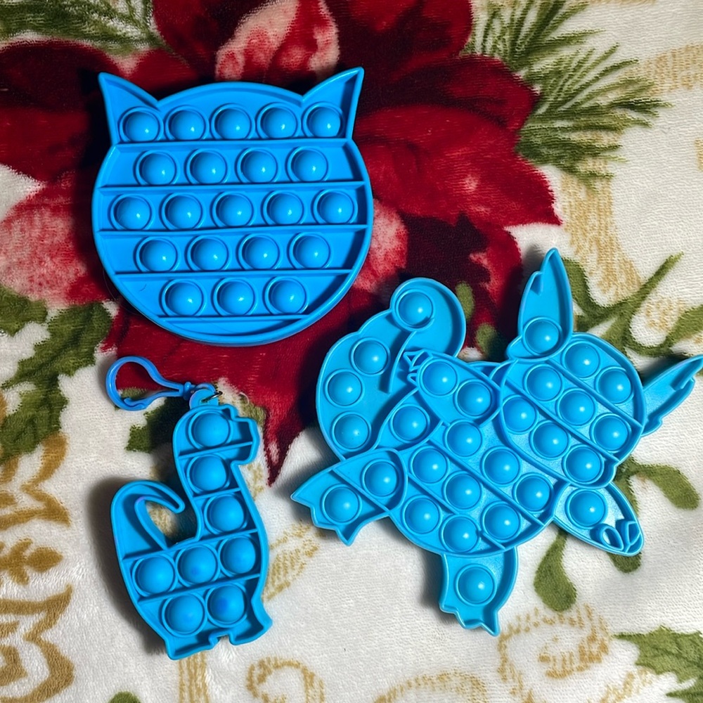 3 blue pop it toys